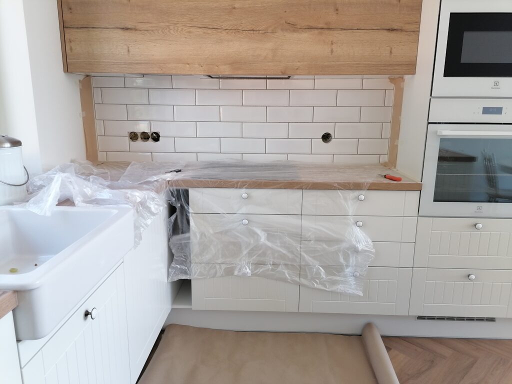 Plaatimistööd​ Kuressaare